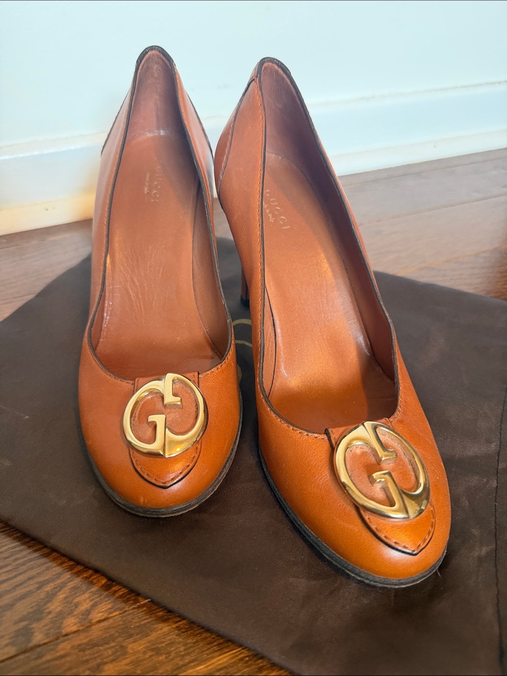 Gucci Tan Leather Pumps with Gold GG Medallion